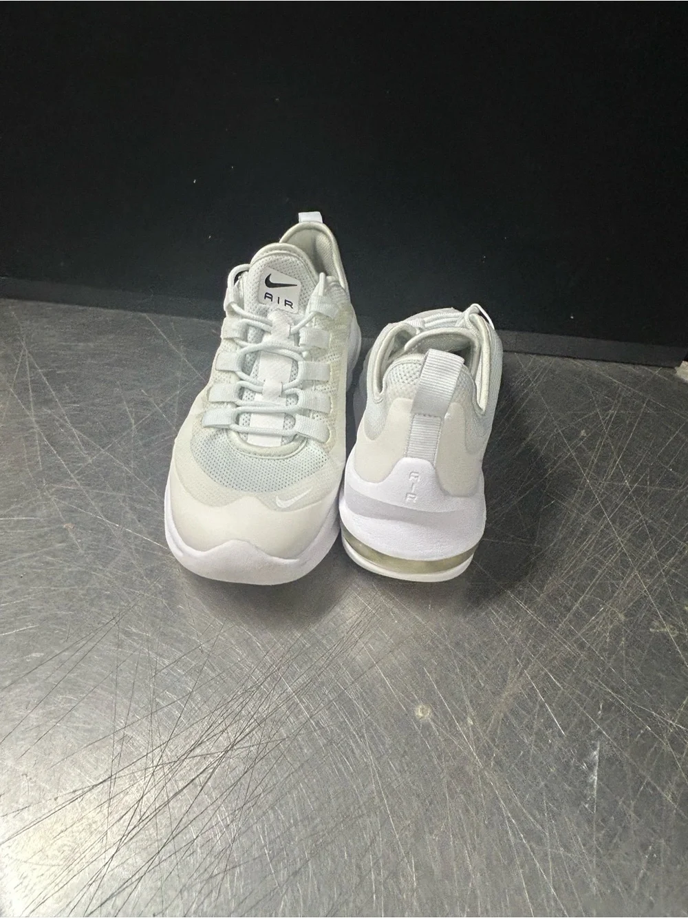 Nike AirMax Axis Size 8 Women - Picture 10 of 10